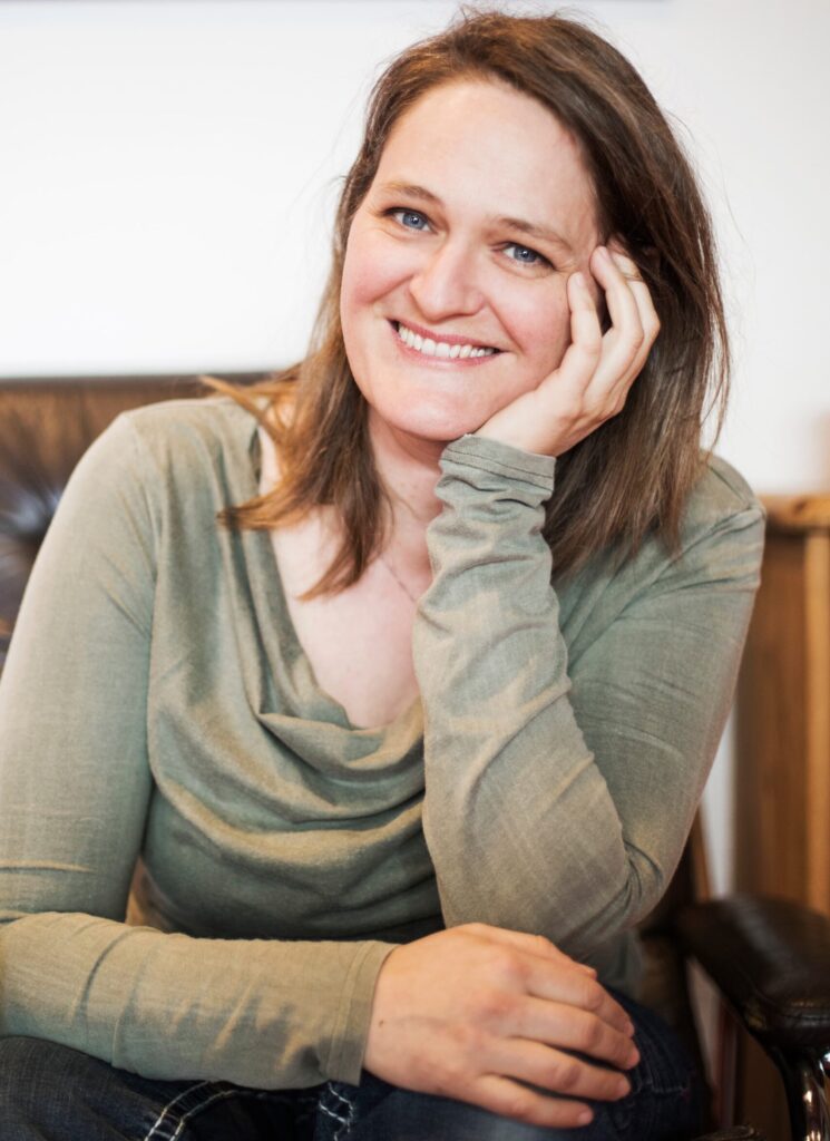 Sabine Thalhammer, Heilerin und Künstlerin, in ihrem Atelier in Leutershausen